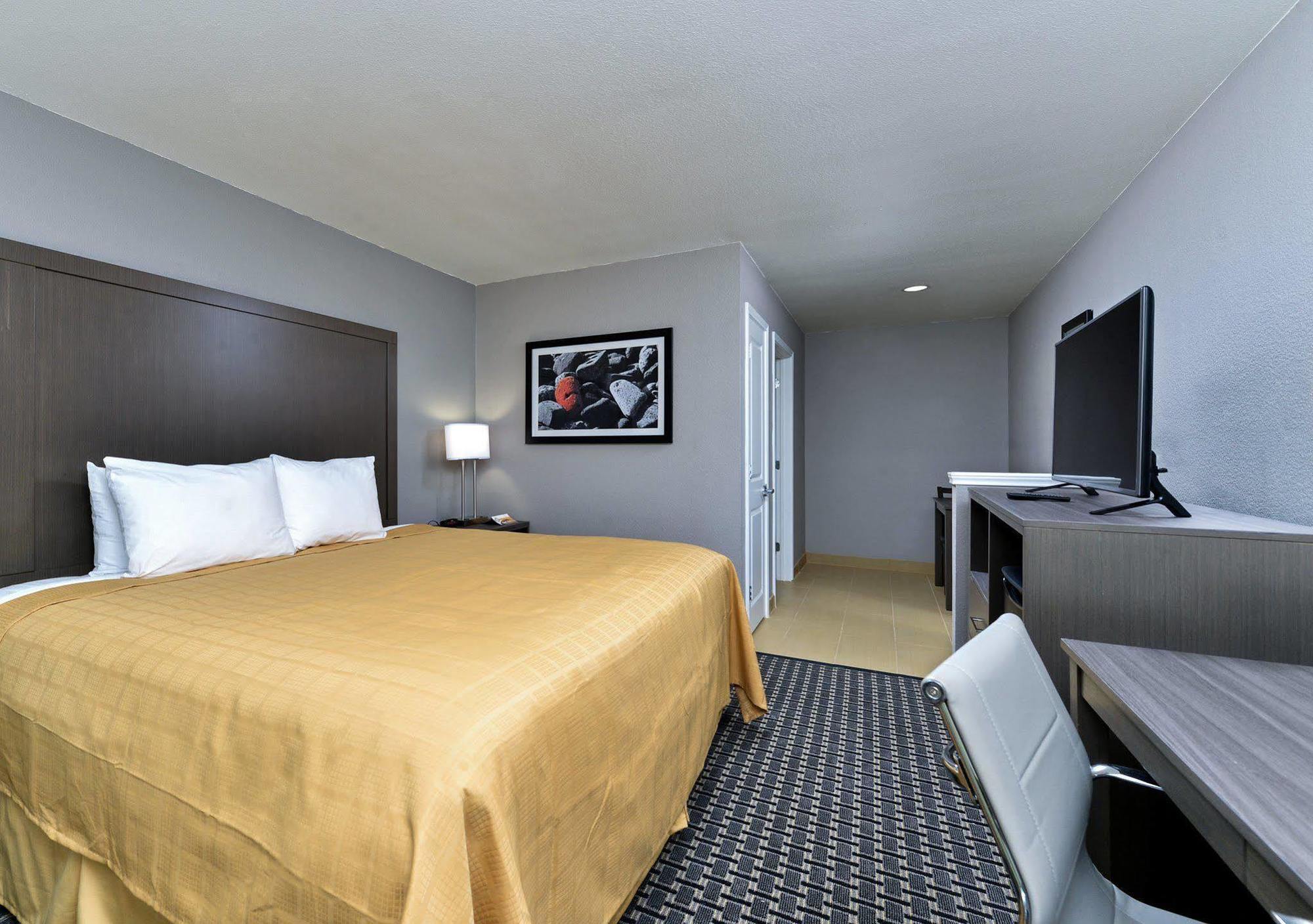 The Black Swan Lee - Lenox, Ascend Hotel Collection Екстериор снимка